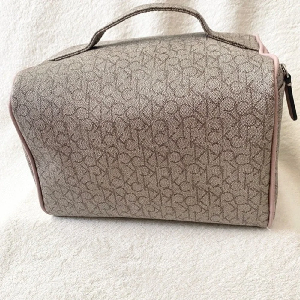 Calvin Klein Monogram Zip Toiletry Cosmetic Travel‎ Case Brown/Beige